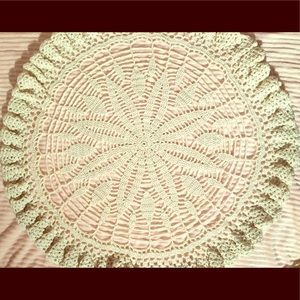Beautiful antique / vintage doilie table cover.